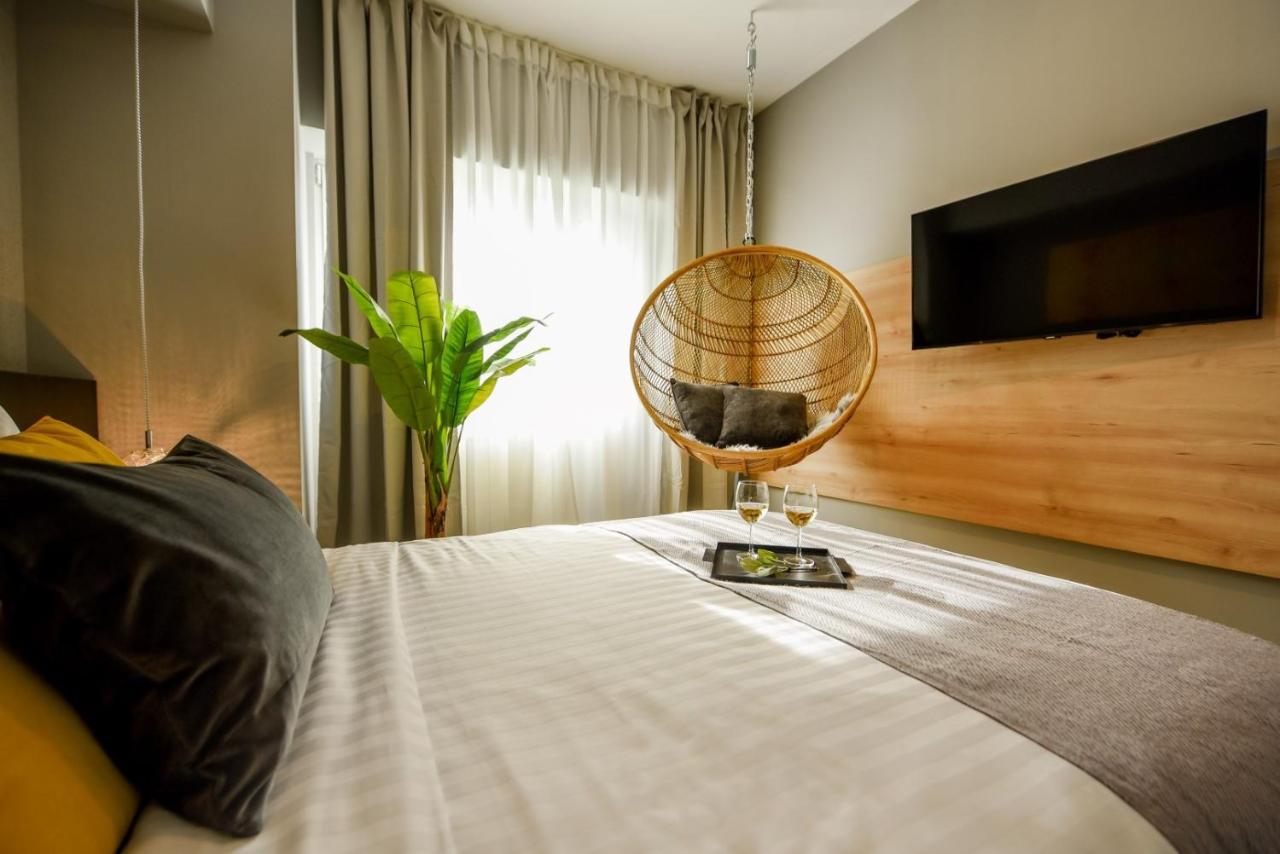 Luxury Apartment Near Radisson Hotel - Wall Projector & Modern Design Bukarest Exterior foto