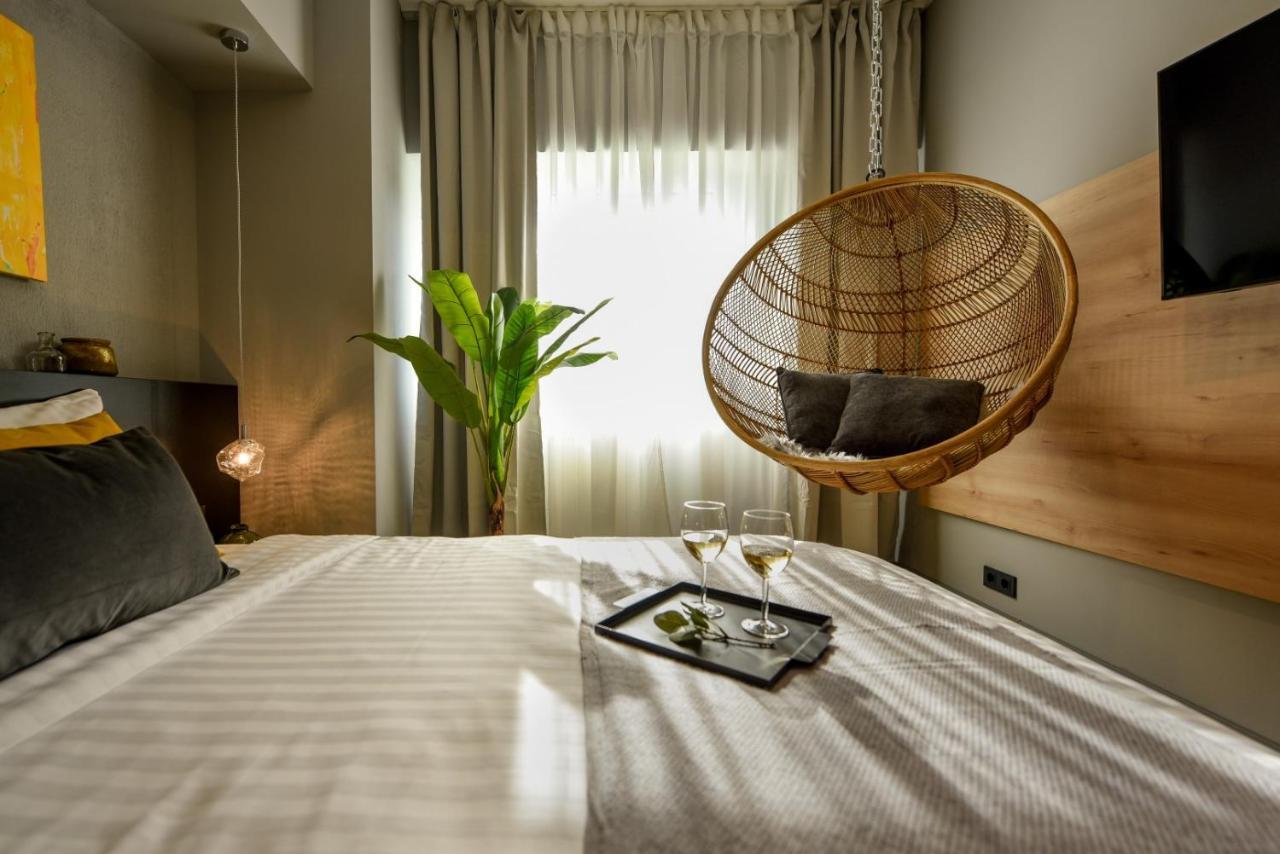 Luxury Apartment Near Radisson Hotel - Wall Projector & Modern Design Bukarest Exterior foto